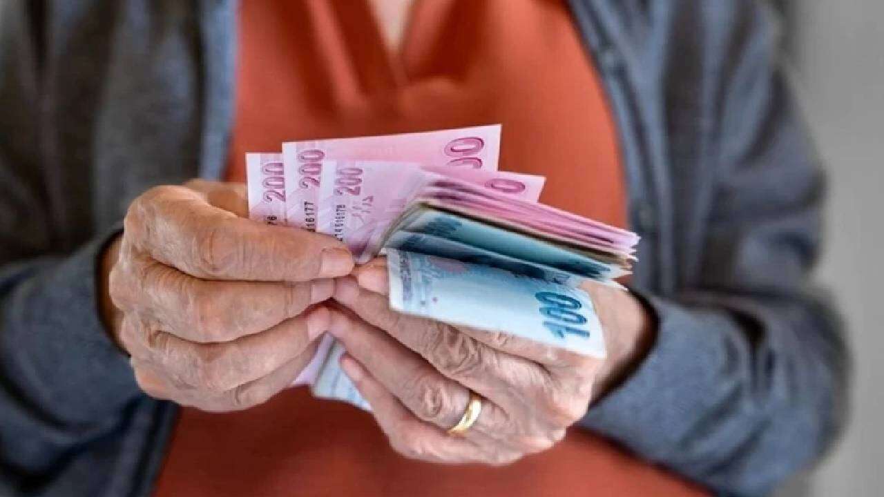 Ocak 2027 emekli zammında sıcak gelişme: SGK uzmanı, emeklilerin ocakta hesaplarına yatacak zammı duyurdu! 3